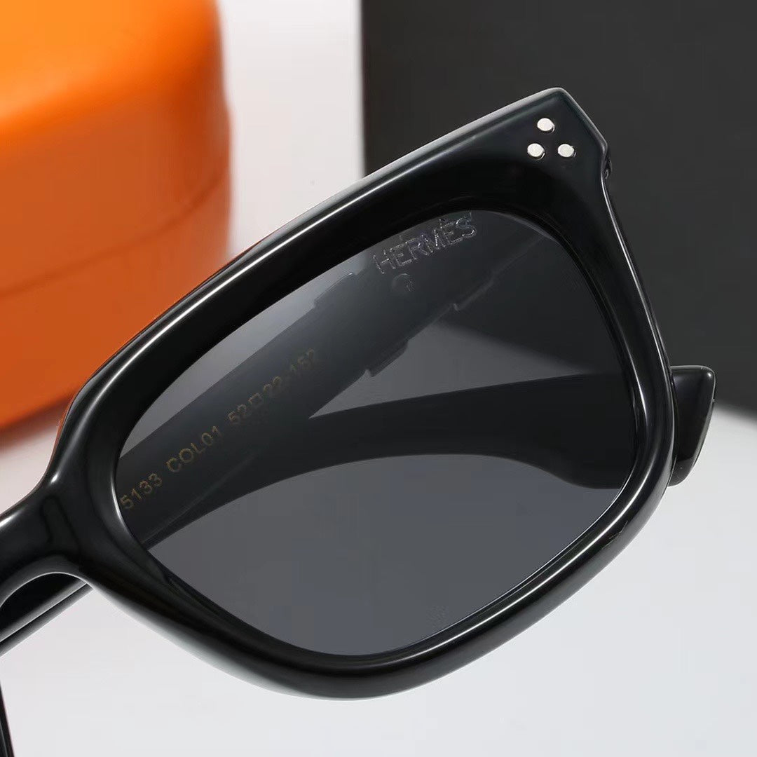 Elegant Wayfarer Sunglasses